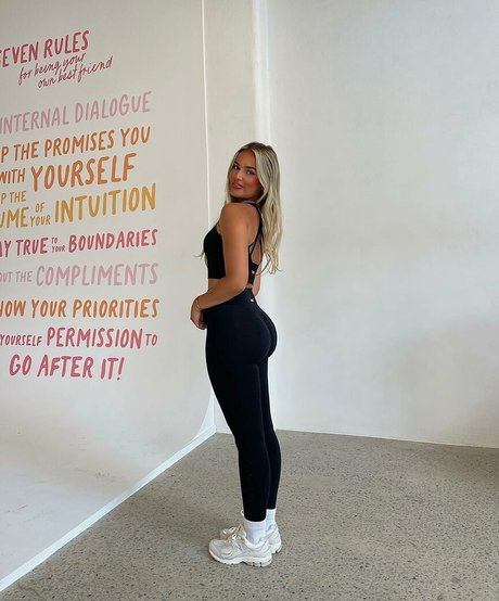 Olivia Prosser model adult pic