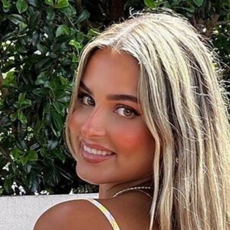 Olivia Prosser hot star img