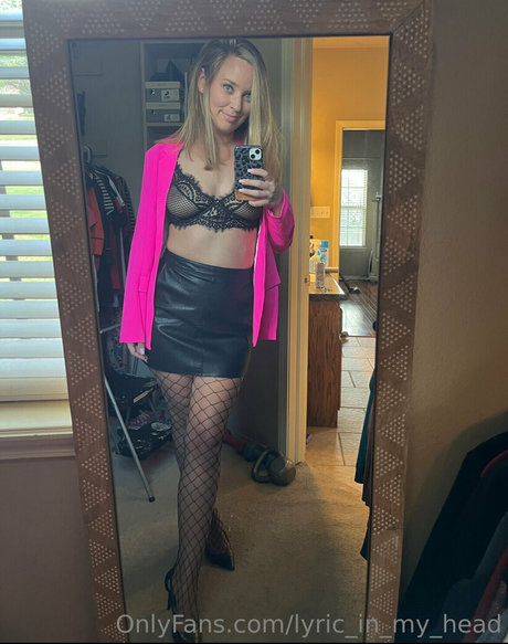 lyric in my head star top photos