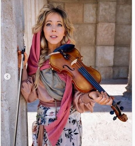 Lindsey Stirling naked model gallery
