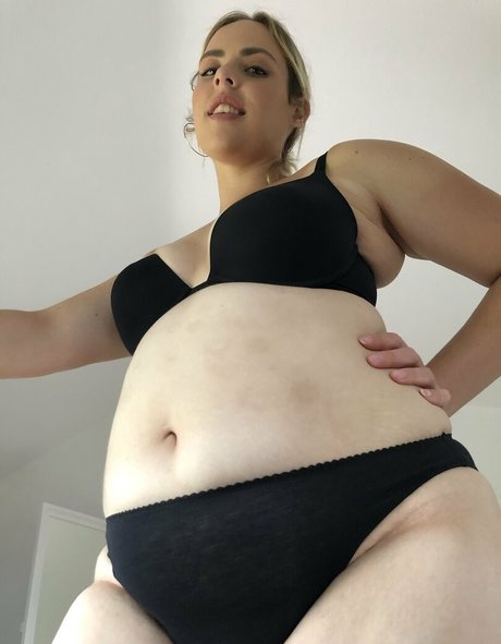 eatee erotic model images