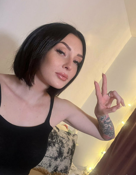 charlottesins xxx model image