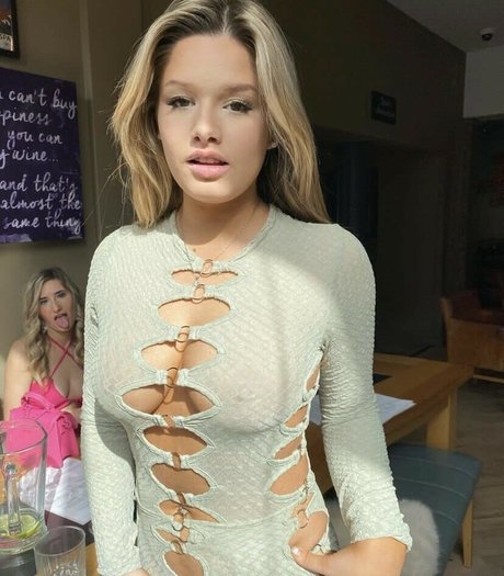 Caitlin Grant hot star pic