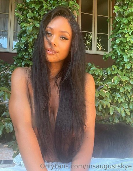 msaugustskye free actress picture