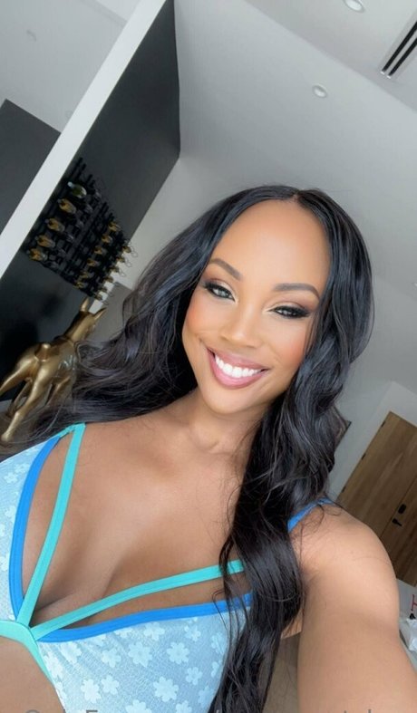 msaugustskye pornographic model archive