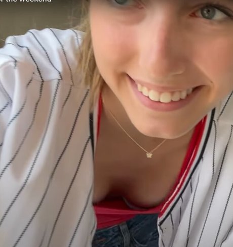 Brooke Isabella erotic model photo