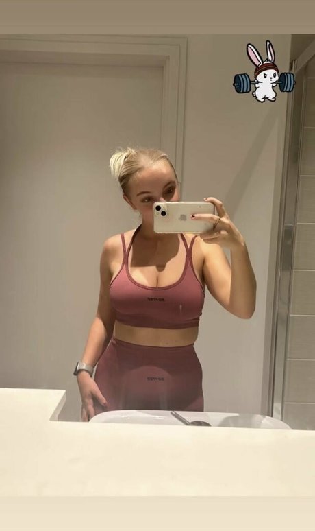 Emily Hewertson star nudes pics