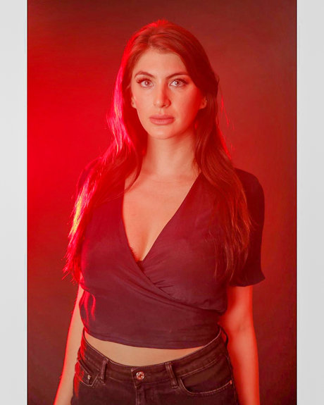 Ariana Basseri high quality actress photo