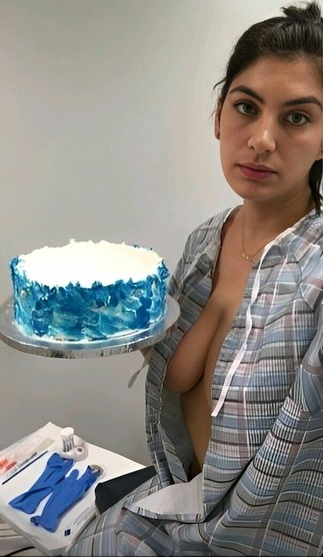 Ariana Basseri perfect model pictures