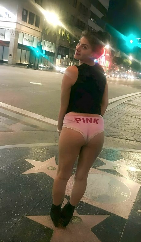 Ariana Basseri model sexy pic