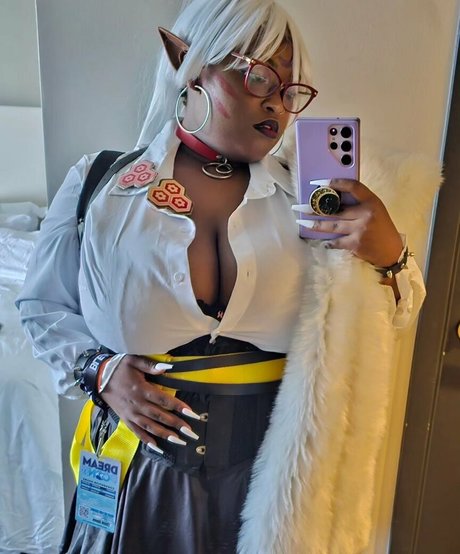 Thighlyinfluential model porn photos