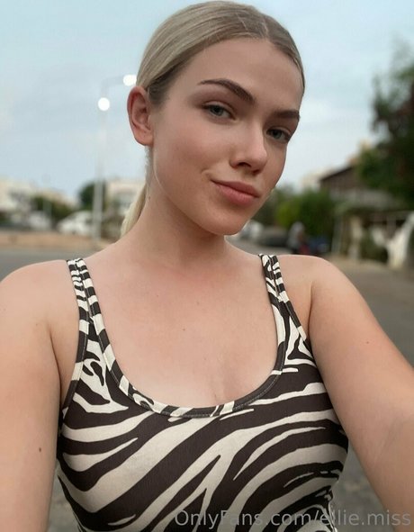 elliemiss naked actress img