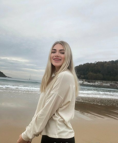 elliemiss nude star pic