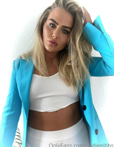 sadiegibbs model adult pic
