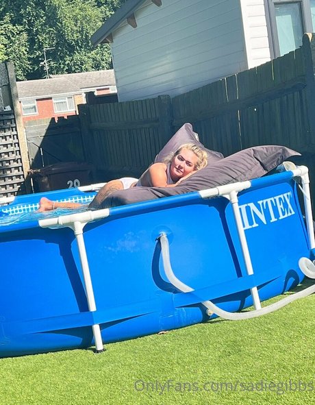 sadiegibbs adult model gallery