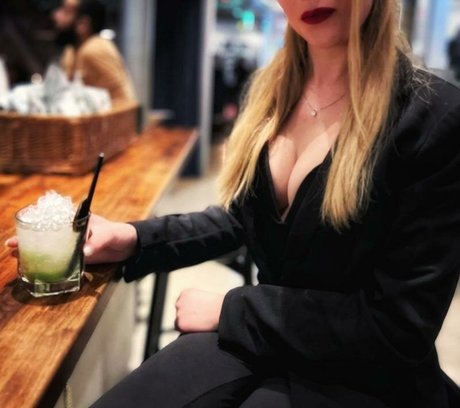 Sanjolina sexy model photos