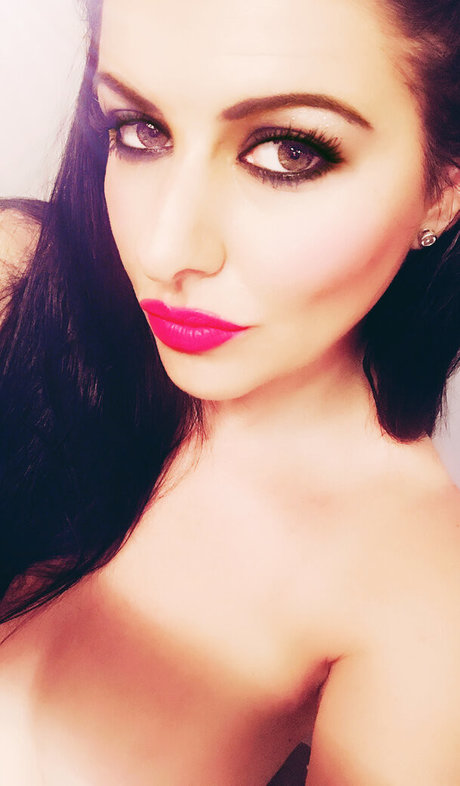 tarynthomas pornographic model images