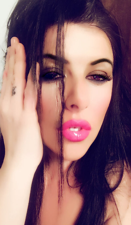 tarynthomas beautiful actress images