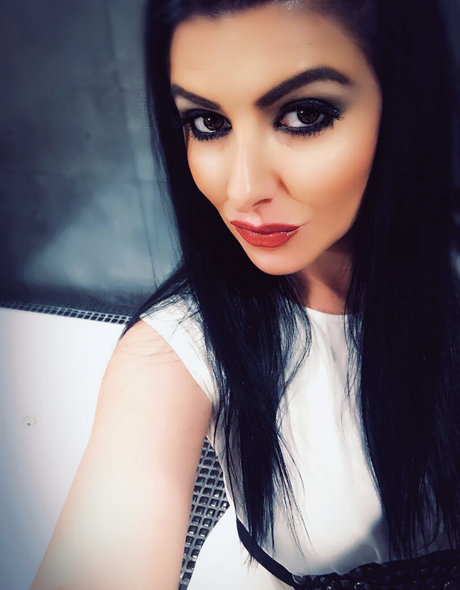 tarynthomas naked actress picture