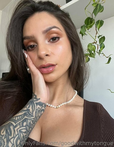 goodwithmytongue model nice photo