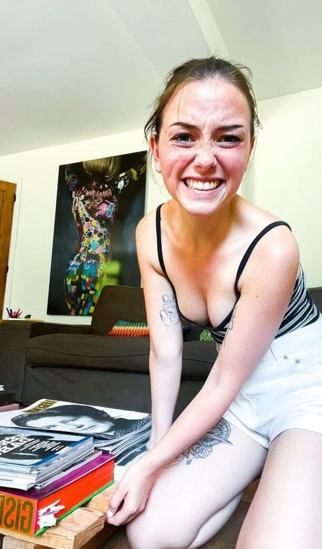 Shauna Dewit pretty star pics