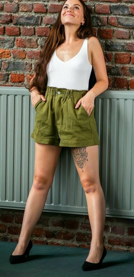 Shauna Dewit nude model images