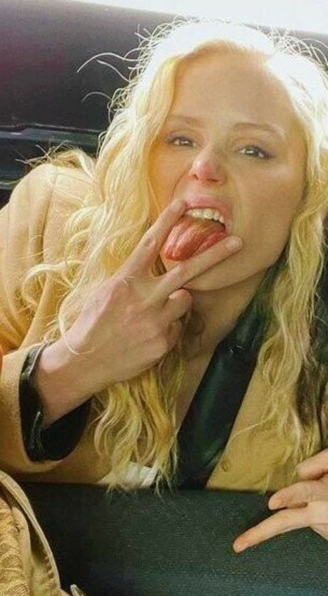 Erin Moriarty star adult photos