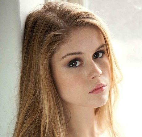 Erin Moriarty star nice images