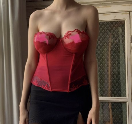 Eliza Goldsmith nude model picture