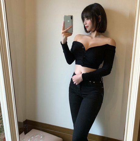 h___ruu1 pretty model img