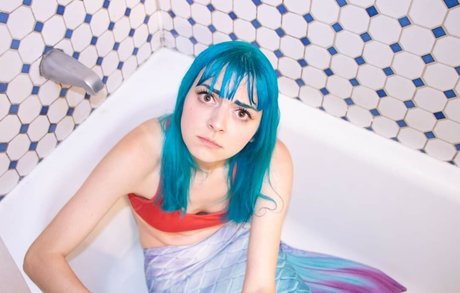 Ginny Di erotic model image