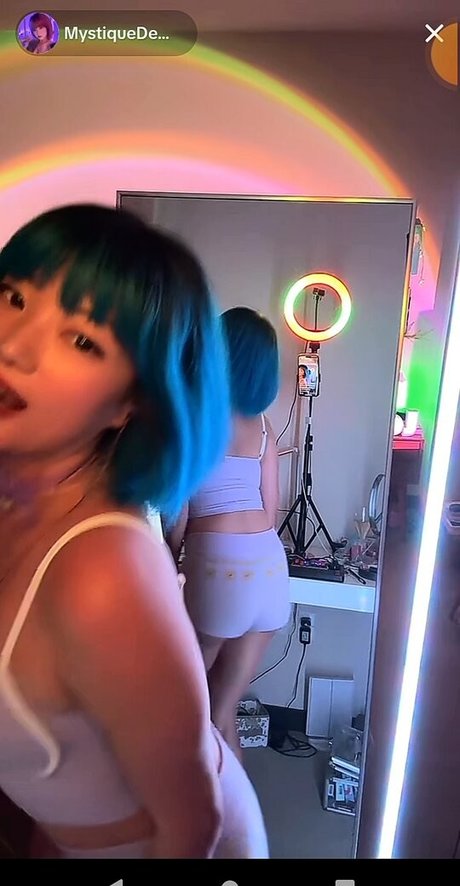 Mystiquede model perfect photos