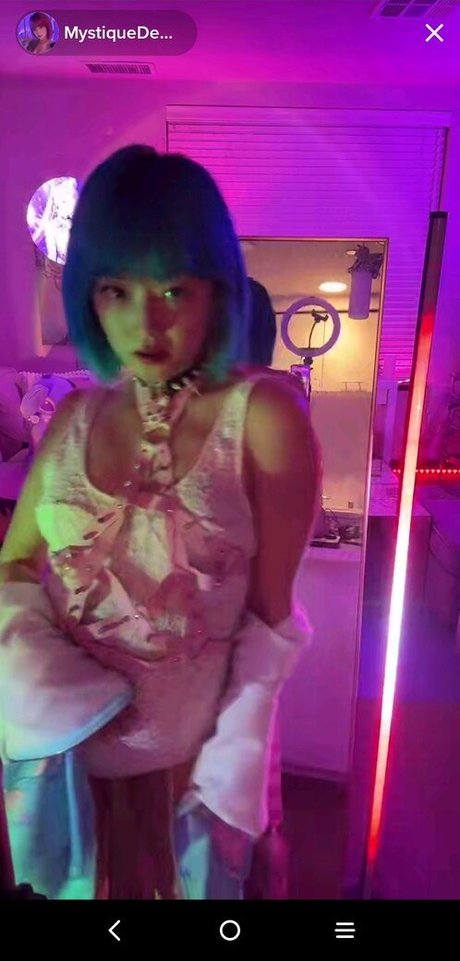 Mystiquede naked model photos