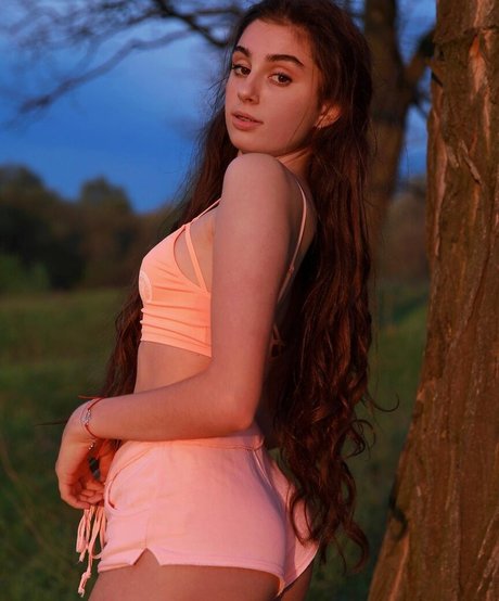 LisiFlex nudes model pictures