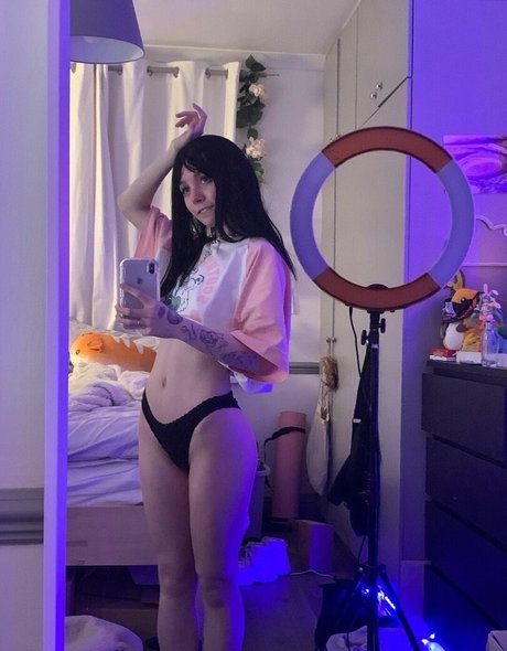 Haropones star erotic pic