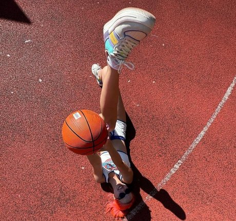 Fairy Elfie nude pornstar image