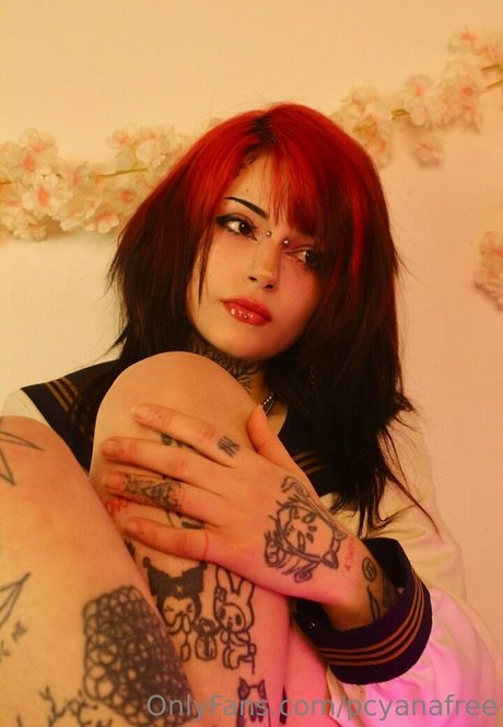 elfsandi pretty model pic