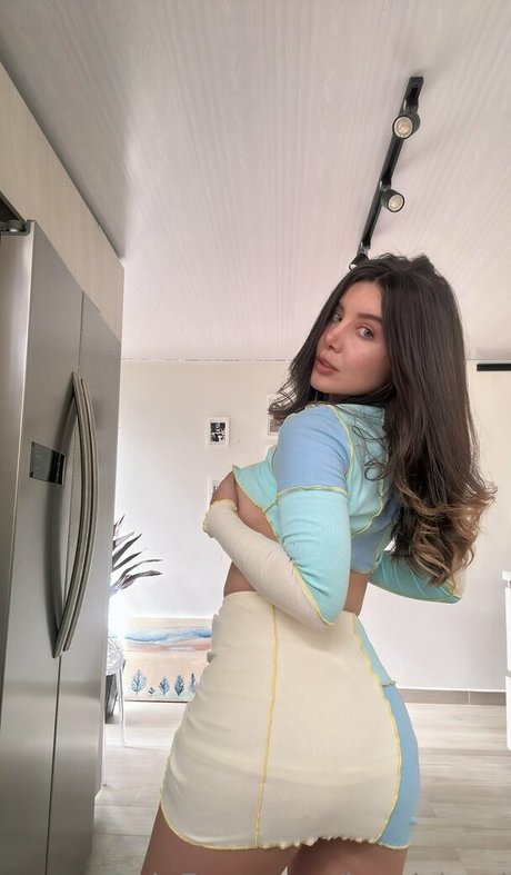 Lucyisloud pretty pornstar photos