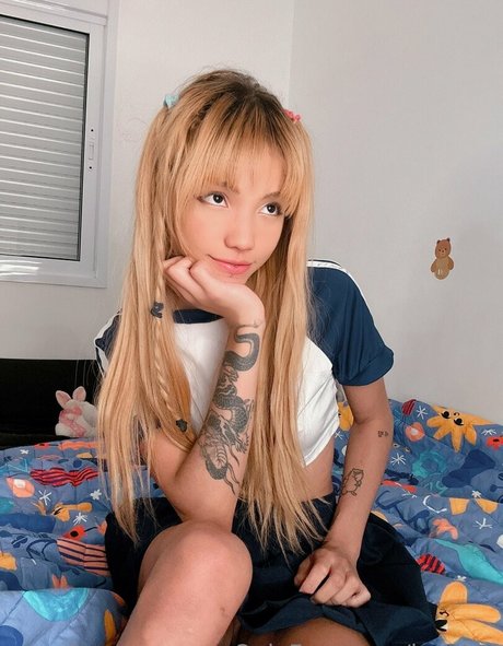 LoveLari sex star picture