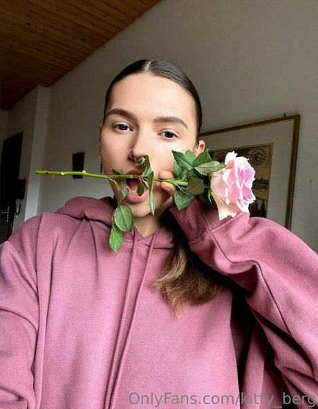 Kitty Berg naked star gallery