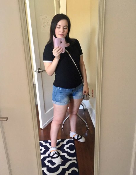 MegaMoeka erotic actress gallery