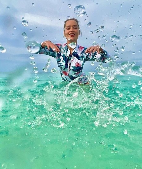 Laura Whitmore sex star picture