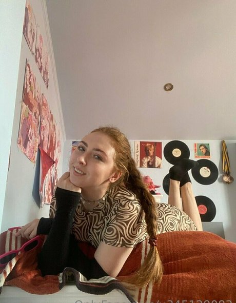 aerin emerald beautiful model img