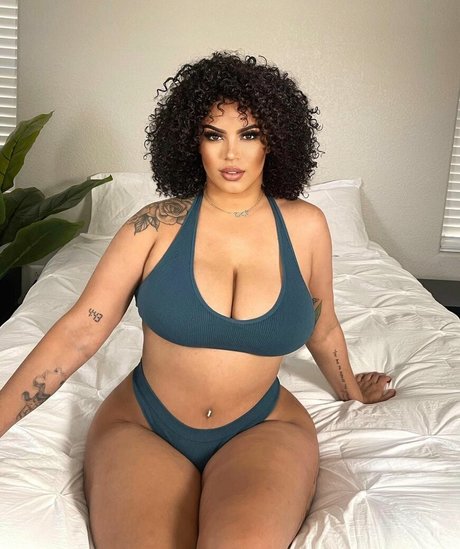 Calida pornographic model photos