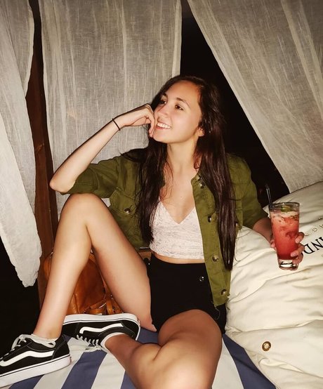 Ashton Matthews pretty actress pictures