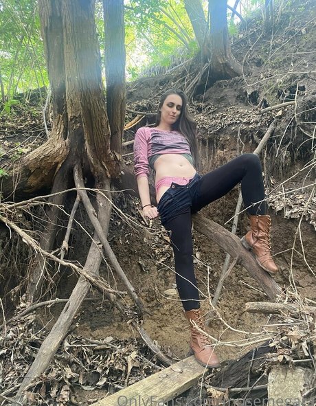 musemegara high quality model images