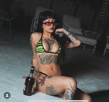 Sarah Lo star nudes image