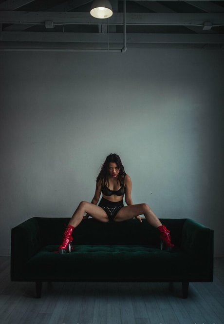 mia and lola sexy actress gallery