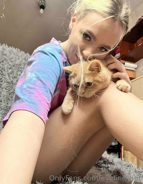 eveline hot pornographic model img