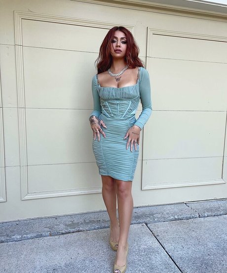 Andrea Russett pornographic model gallery